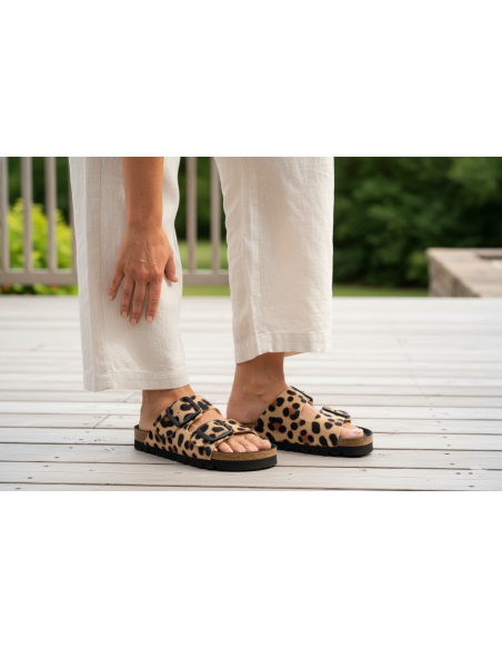 Nora Jaguar – Sandália anatómica de microfibra animal print | Palmilha NubeFit™